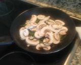 Foto del paso 2 de la receta: Arroz salvaje con espárragos y champiñones