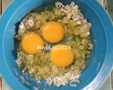 Foto langkah ke 2 dari resep Telor Dadar Gimbal.