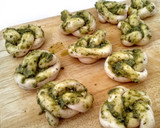Foto del paso 5 de la receta: Panecillos "nudo" con pesto