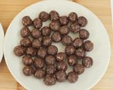 Foto langkah ke 3 dari resep Mochi Wijen Isi Kacang Devina Hermawan.