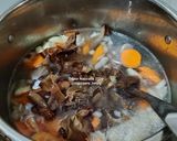 Foto langkah ke 5 dari resep Sup Kimlo Kembang Tahu Simple.