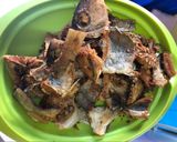 Foto langkah ke 1 dari resep Ikan asin saos pedas (resep mama).