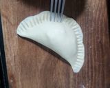 Foto del paso 3 de la receta: Empanadas fritas de surtidos de mariscos