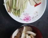 A picture of step 4 of Thai Tom Yum Goong Soup 冬陰功湯.