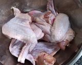 รูปขั้นตอนการทำที่ 1 ของ ปีกไก่ยัดไส้ทอด