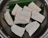 Foto langkah ke 1 dari resep Singkong Rebus Pandan.