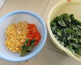 Foto langkah ke 1 dari resep Sayur katuk wortel jagung manis.