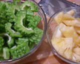 粤式老火靓湯—苦瓜鳳梨煲雞的食譜步驟3照片
