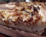 Foto del paso 11 de la receta: 🫓 Tarta Express de Queso, Jamón y Cebolla Caramelizada (¡Infalible!)