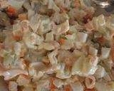 Foto del paso 3 de la receta Timbal de salmón con ensaladilla de surimi y mostaza al vino
