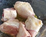 Foto del paso 1 de la receta: Muslo de pollo asado a la miel (En microondas)