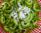 Foto langkah ke 2 dari resep Oseng Pare Cumi Asin.