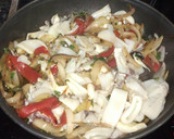 Foto del paso 2 de la receta: Calamares y mejillones con verduras