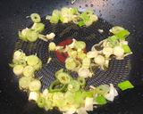 Foto del passaggio 3 della ricetta Stamppot con cavolo riccio e salsiccia vegetariana affumicata - in olandese Boerenkoolstamppot