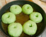 Foto langkah ke 6 dari resep Donut Pisang Pandan.