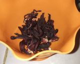 Foto del paso 7 de la receta: Helado de ponche navideño con salsa de jamaica