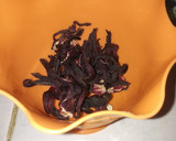 Foto del paso 7 de la receta: Helado de ponche navideño con salsa de jamaica