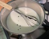 Une image de l'étape 4 de Crème à la vanille de Madagascar.