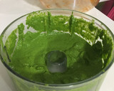 Foto del paso 3 de la receta: Tosta de tomates asados y huevos escalfados con pesto
