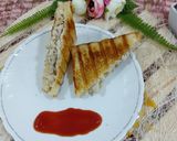A picture of step 3 of Chicken grilled cheese sandwiches.