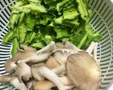 Hình bước làm 1 của món Đậu Rồng Xào Nấm Bào Ngư Chay