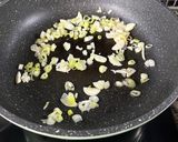 Foto langkah ke 2 dari resep Tumis Udang dan Kol.