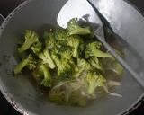 Foto langkah ke 3 dari resep Brokoli Saus Tiram.