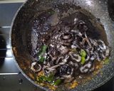 Foto langkah ke 5 dari resep Cumi bumbu hitam gurih.