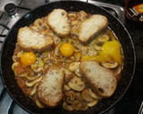 Foto del paso 5 de la receta: Champiñones con huevos y pan tostado