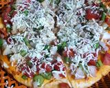 A picture of step 5 of Veg cheese Pizza.