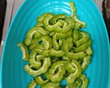 Foto langkah ke 1 dari resep Tumis pare / paria.