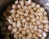A picture of step 1 of Pindi Chole.