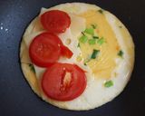 Hình bước làm 2 của món Bánh Mì kẹp Trứng Phômai 🧀🍳🥖🍅☕ #cleaneating