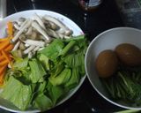 รูปขั้นตอนการทำที่ 4 ของ เกี๊ยวผัดไข่และเห็ด
