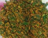 A picture of step 4 of Dry Green onion Besan Recipe.