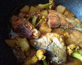 A picture of step 10 of Cauliflower bhetki fish curry.