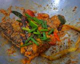Foto langkah ke 6 dari resep Pesmol ikan nila goreng bumbu merah🐟🍅🌶.