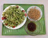 Hình bước làm 2 của món Nộm rau cần với ruốc thịt