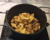 Hình bước làm 2 của món Củ cải kho đậu phụ và thịt ba chỉ