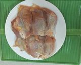 Hình bước làm 1 của món Đùi gà cuốn lá dứa ( lá cơm nếp)