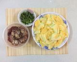 Hình bước làm 2 của món Đu đủ ương xào lòng gà