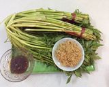 Hình bước làm 1 của món Nộm rau cần với ruốc thịt