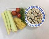 Hình bước làm 1 của món Bún ngao, dọc mùng