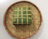 A picture of step 1 of How to Peel and Pan-Fry Bánh Chưng.