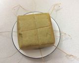 Hình bước làm 5 của món Cách bóc và chiên bánh chưng 