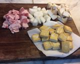 Hình bước làm 1 của món Củ cải kho đậu phụ và thịt ba chỉ