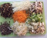 Hình bước làm 2 của món Nem nấm chay