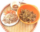 Hình bước làm 1 của món Gỏi sung muối với thịt ba chỉ và tôm chua