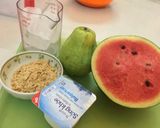 Hình bước làm 1 của món Sinh tố ổi - dưa hấu