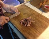 Hình bước làm 3 của món Bánh tráng vừng xúc lươn bằm